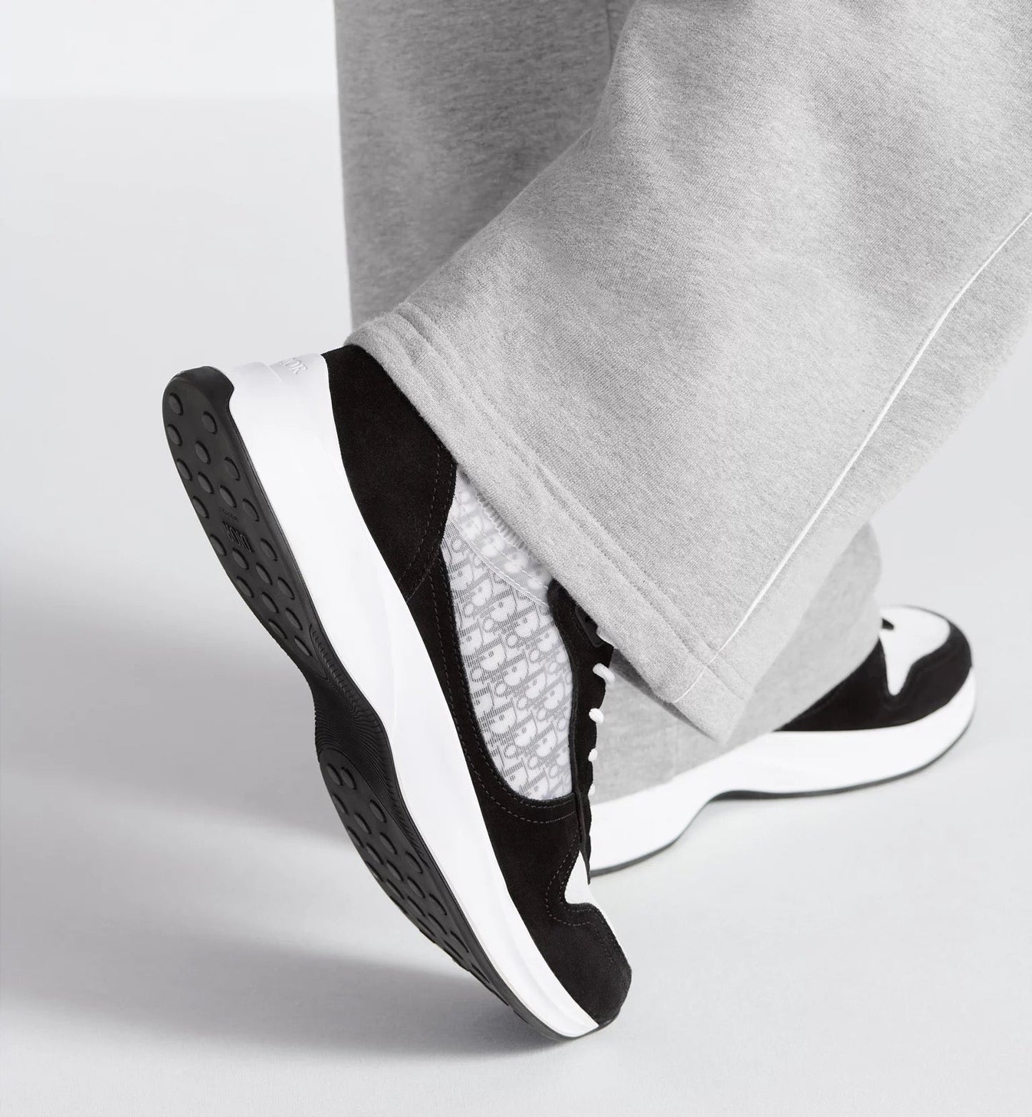 "B25" Sneaker